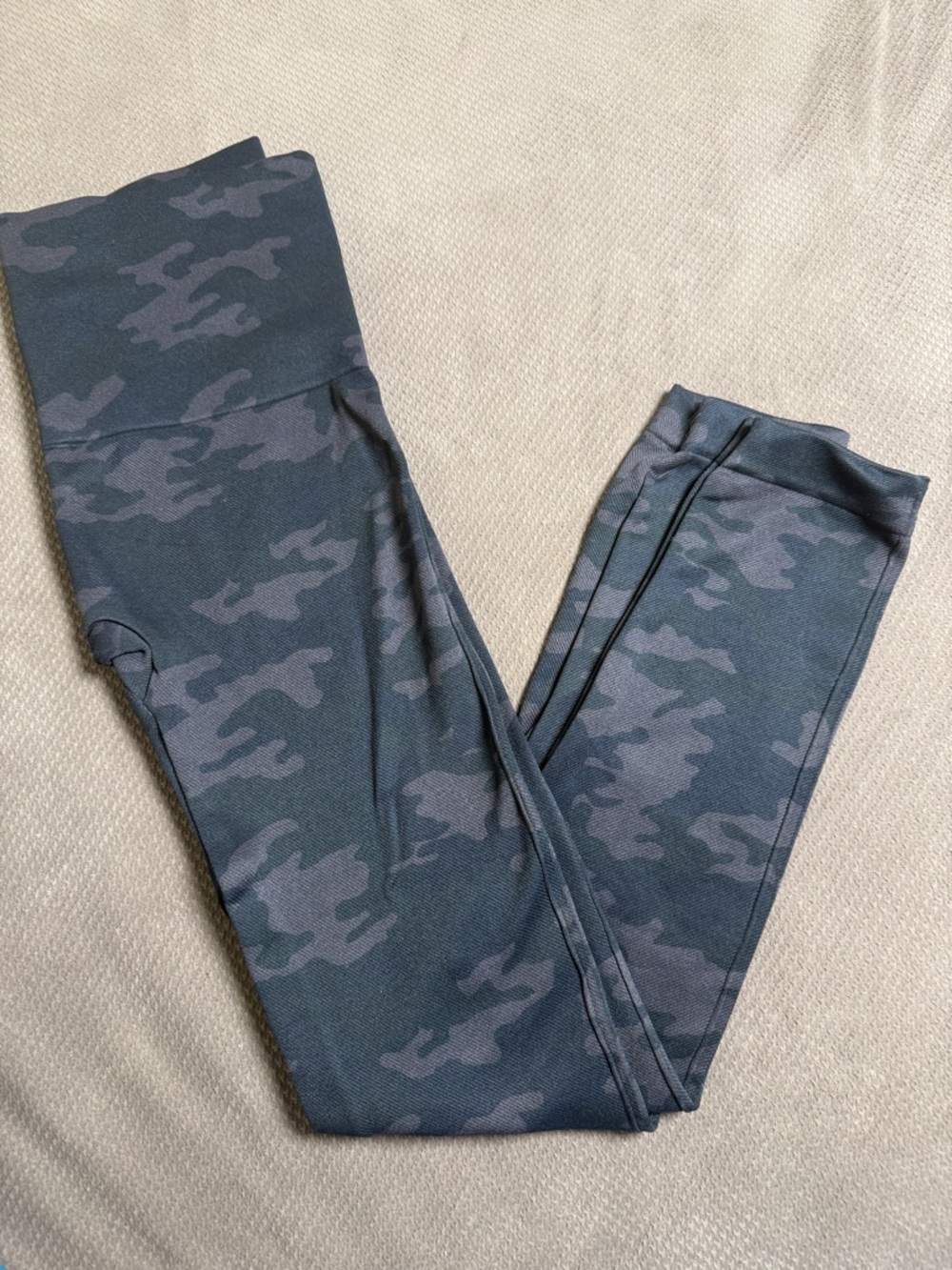 SPANX Camo Leggings in Black and Gray